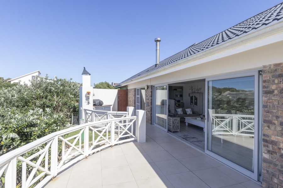 6 Bedroom Property for Sale in West Beach Eastern Cape